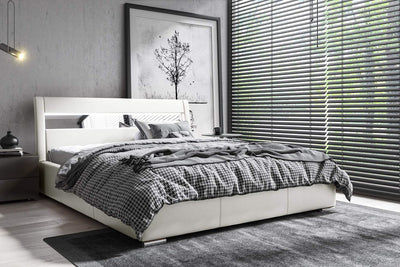 lova lora balta interjere